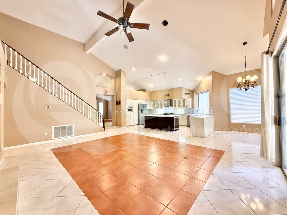 16008 S 7th St - Photo 7 of 32