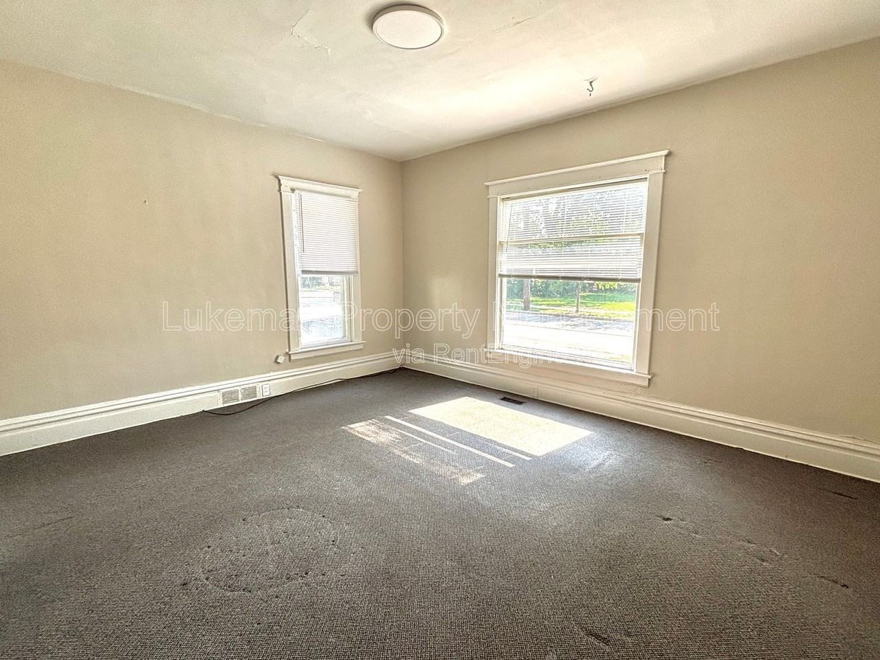 530 Locust St #1 - Photo 3 of 6