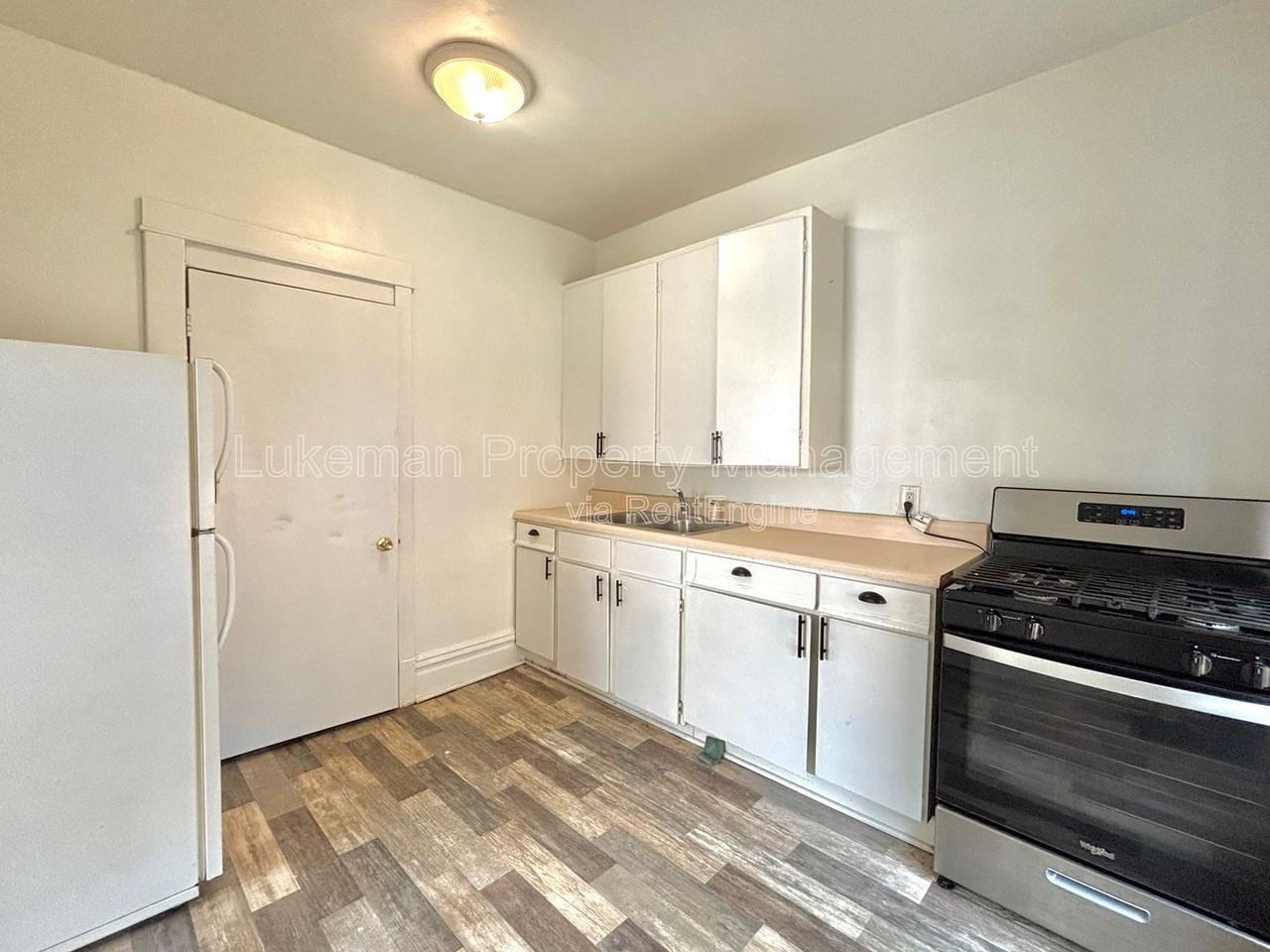 530 Locust St #1 - Photo 4 of 6