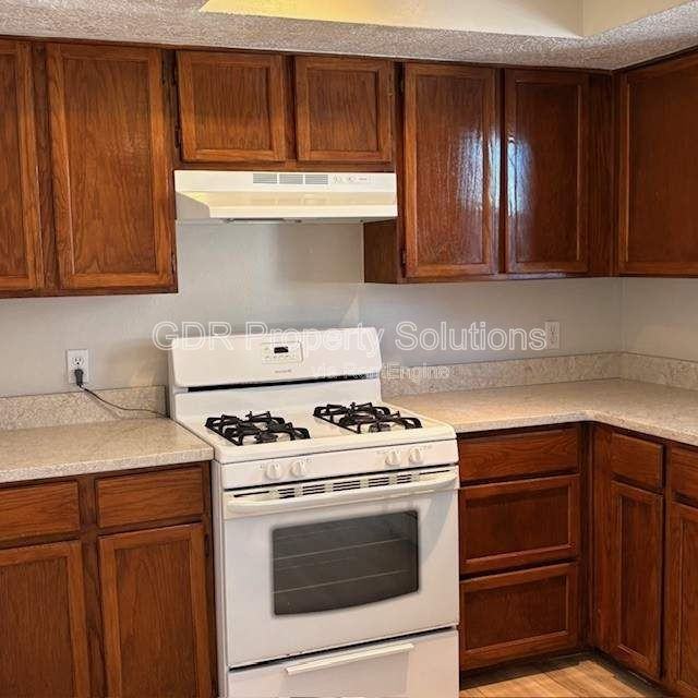 702 Fruit Ave Nw - Photo 4 of 17