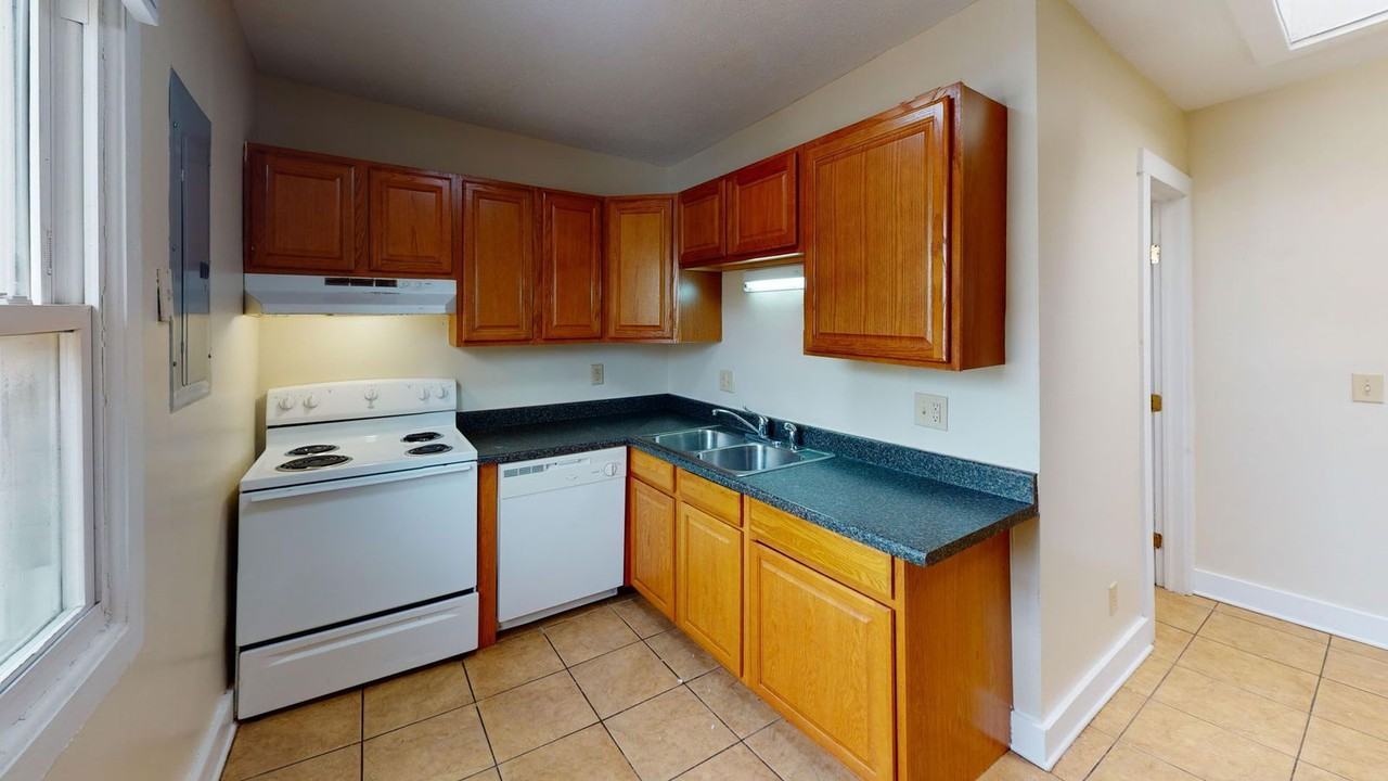 1373 Indianola Ave - Photo 2 of 8