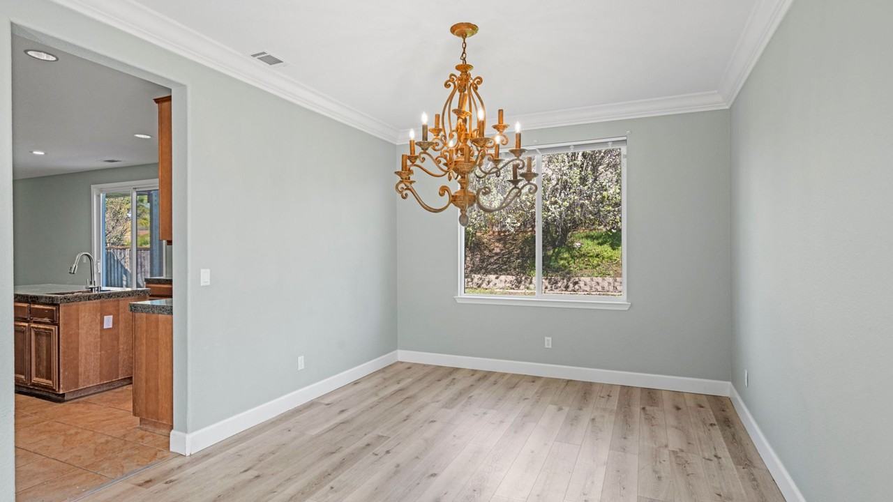 3937 Danbury Way - Photo 7 of 28