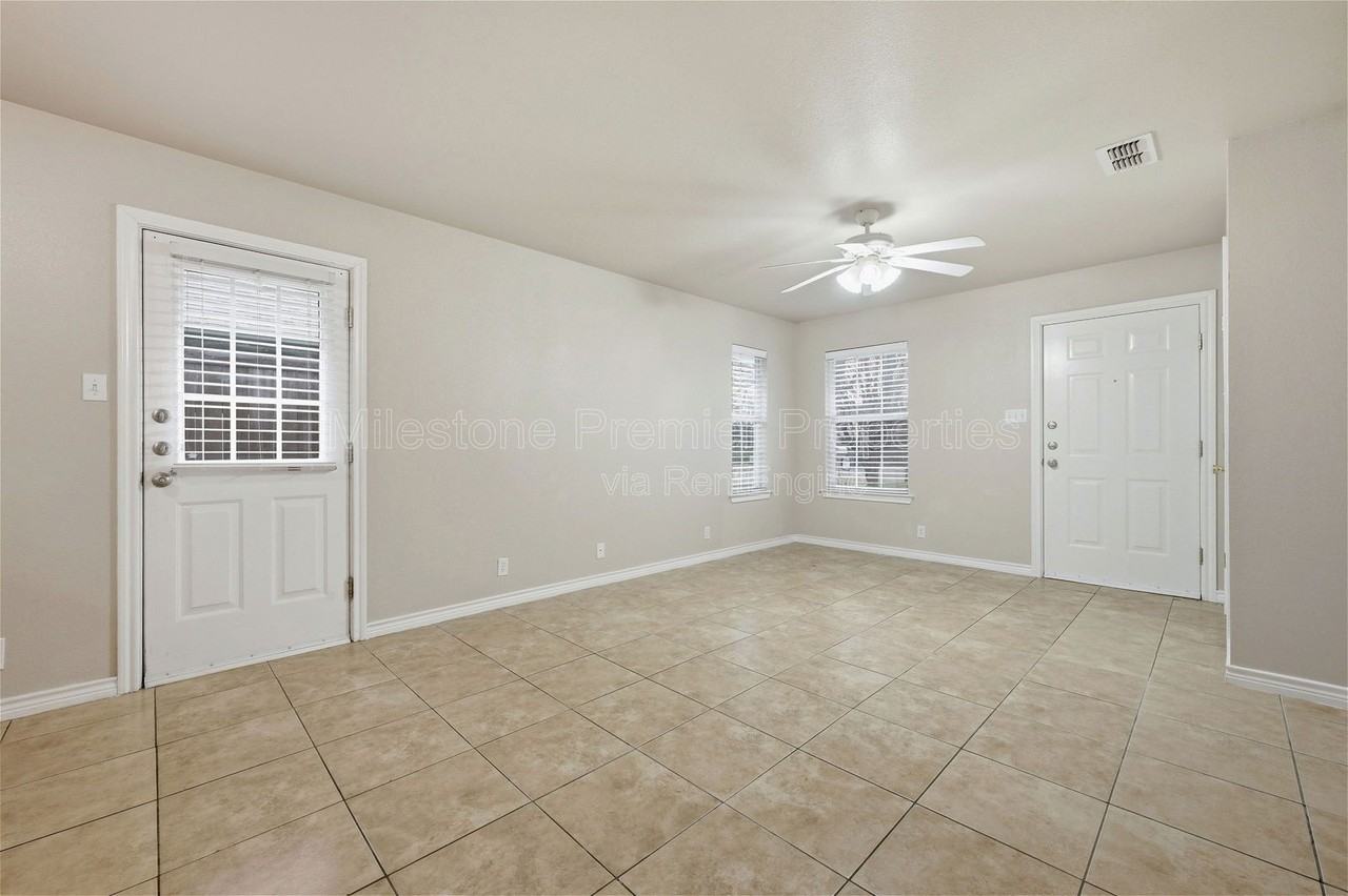 1023 Rice St #101 - Photo 6 of 22