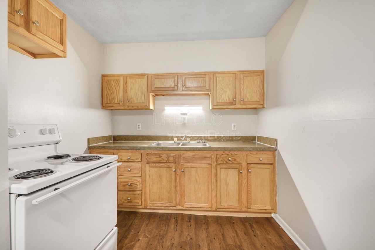 212 Poplar Level Ct #212 - Photo 3 of 10
