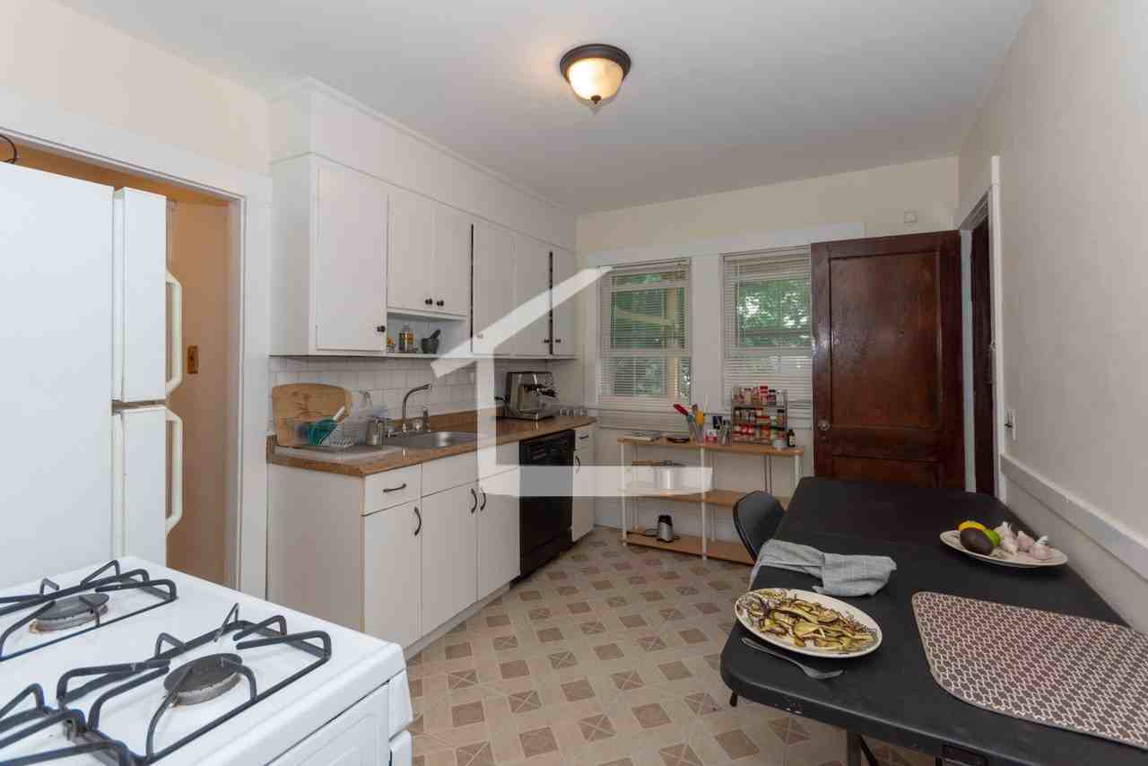 64 Greycliff Rd - Photo 4 of 10