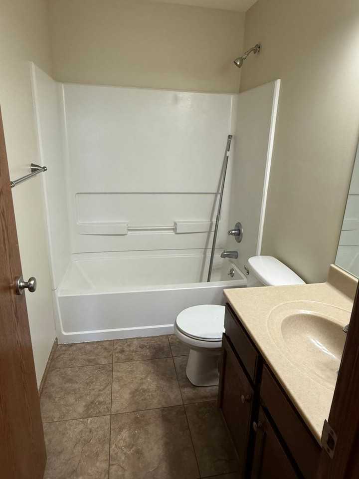 530 Grainfield St - Photo 4 of 8