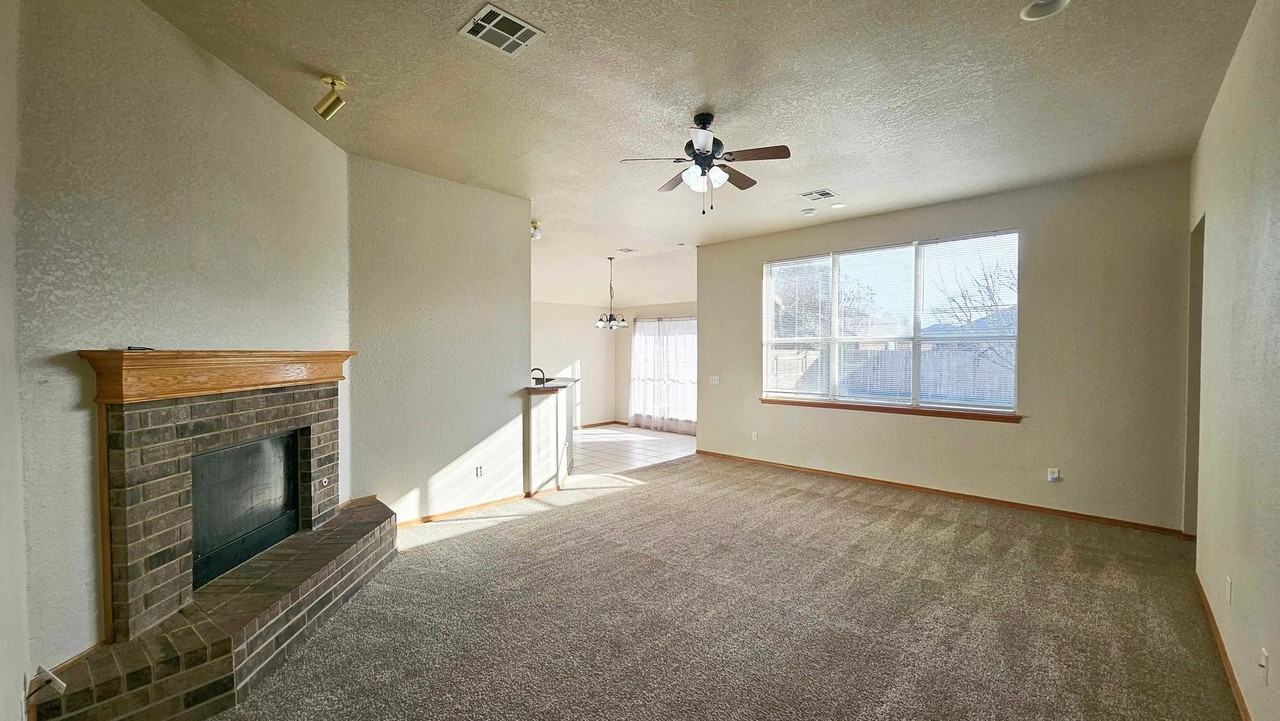 4117 Gyrfalcon Dr - Photo 3 of 29