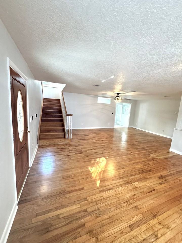 385 5th St - Photo 3 of 12