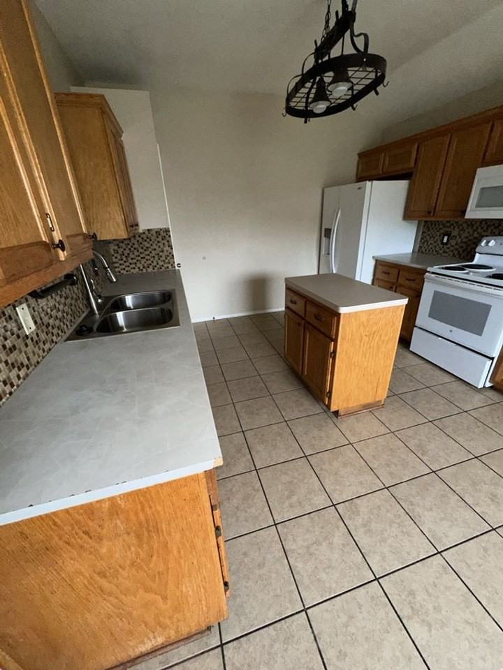 2801 Diaz Dr - Photo 5 of 15