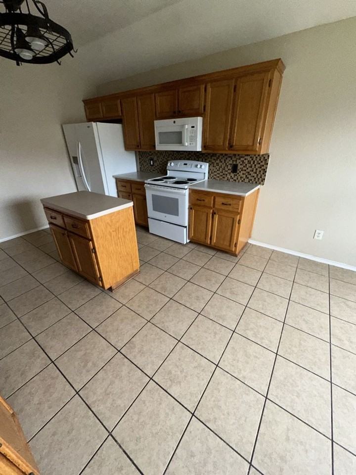 2801 Diaz Dr - Photo 6 of 15