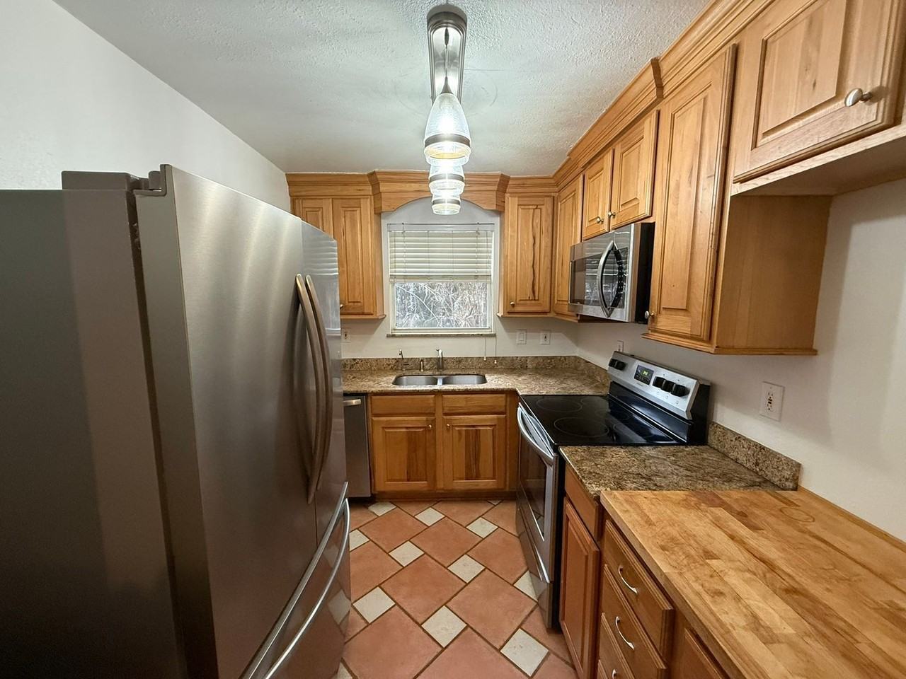 1235 Virginia Dr - Photo 6 of 12