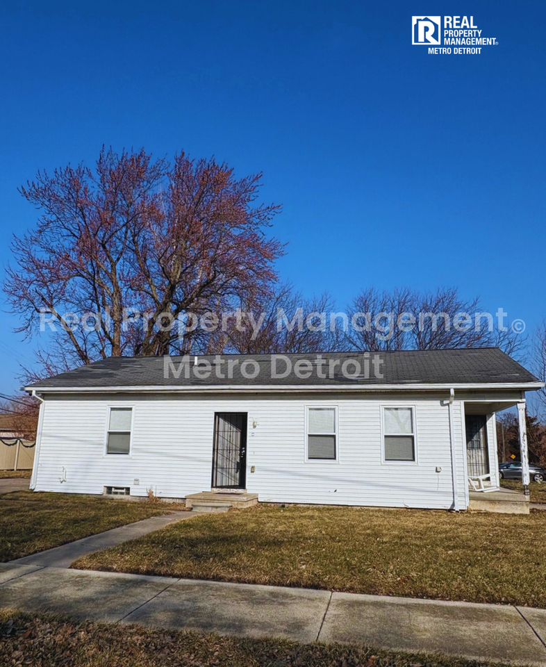 433 Navahoe St - Photo 2 of 19