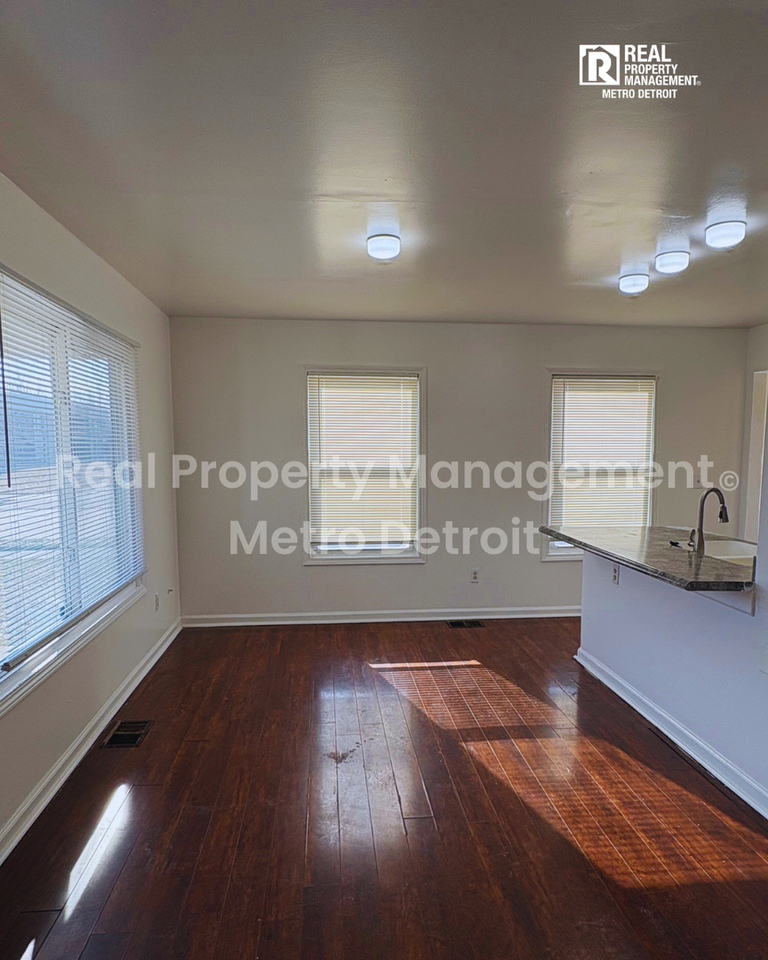 433 Navahoe St - Photo 5 of 19