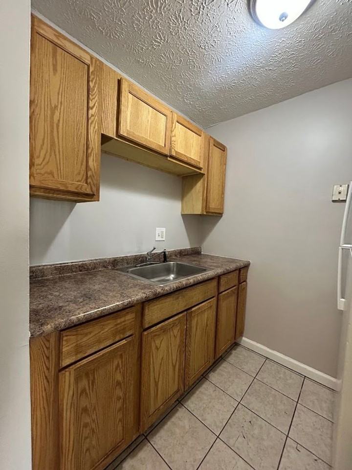 6217 Roxbury St #17 - Photo 7 of 21