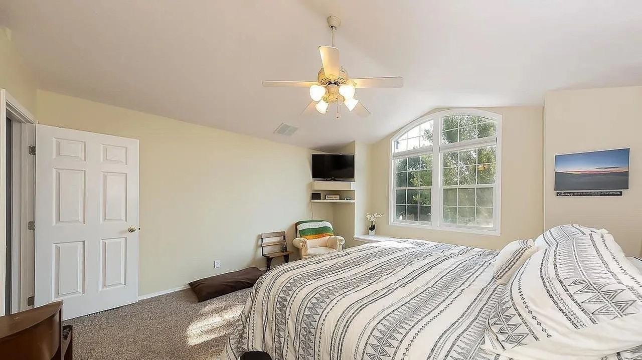 6145 N Bellecreek Ave - Photo 3 of 13