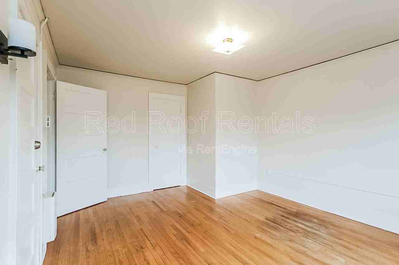 1319 6th Ave #C - Photo 5 of 16