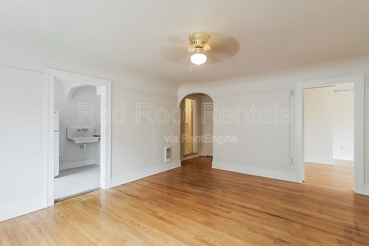 1319 6th Ave #C - Photo 6 of 16