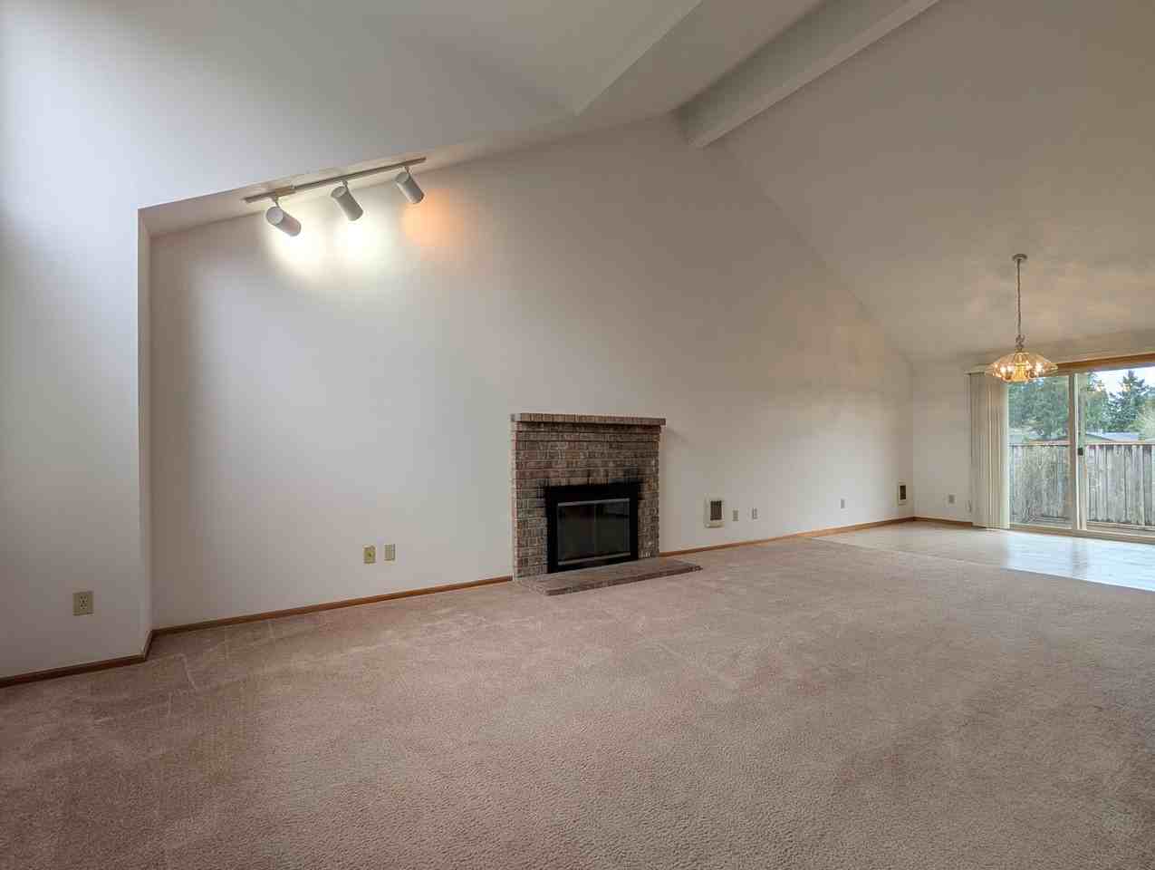 172 62nd Pl - Photo 7 of 24