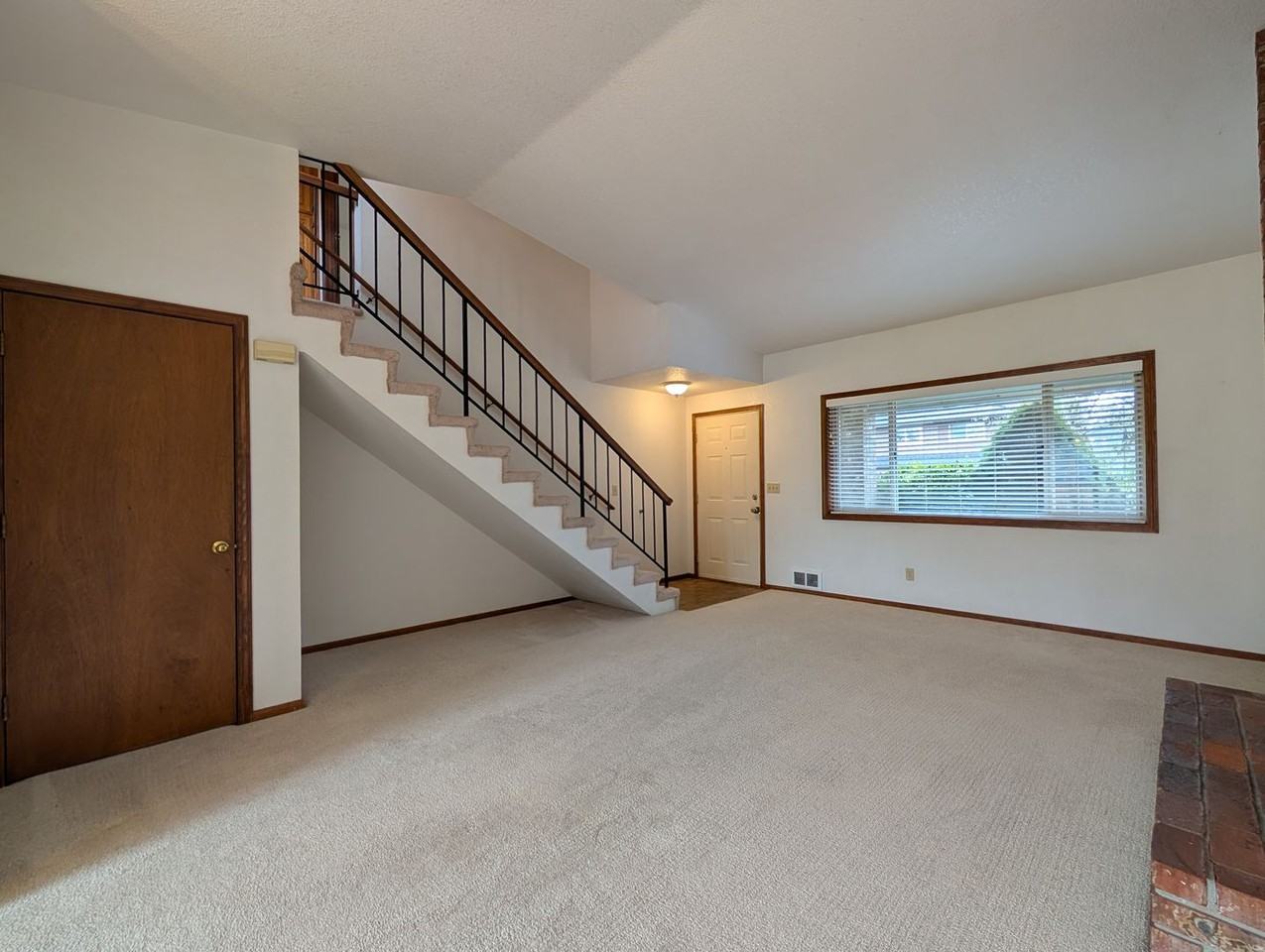 196 62nd Pl - Photo 4 of 21