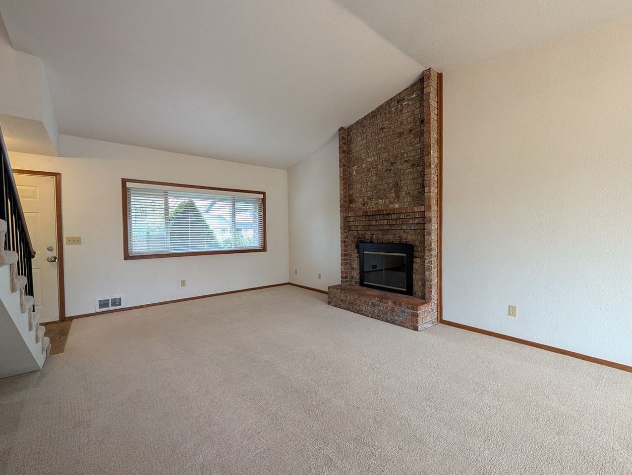 196 62nd Pl - Photo 7 of 21