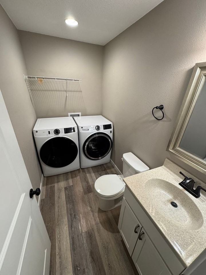 929 W 1st St - Photo 3 of 16