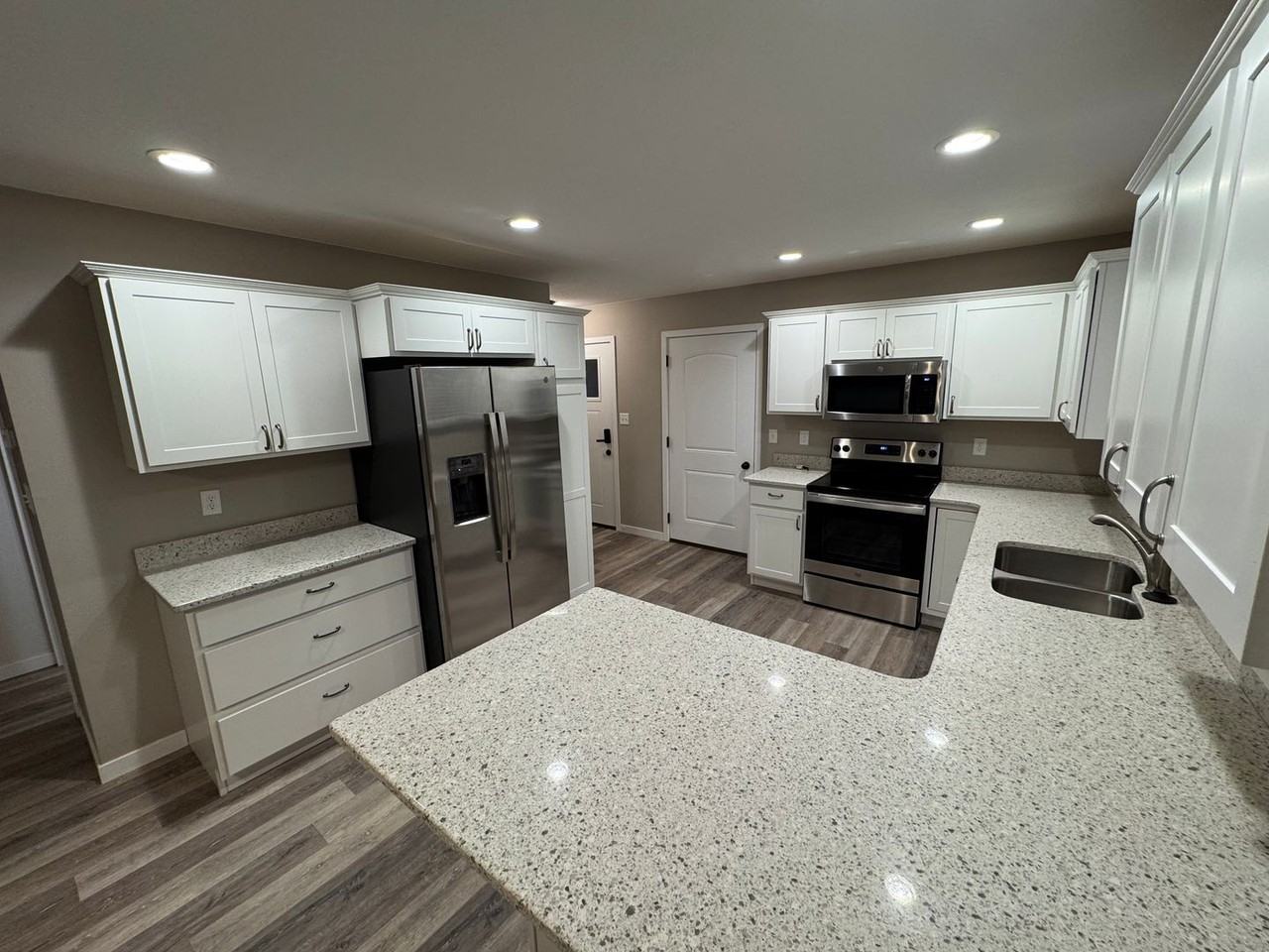 929 W 1st St - Photo 4 of 16