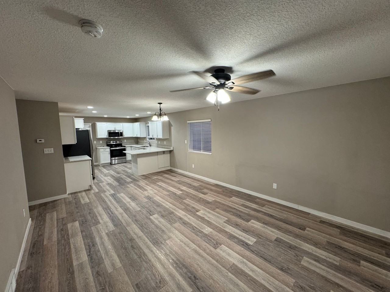 929 W 1st St - Photo 6 of 16