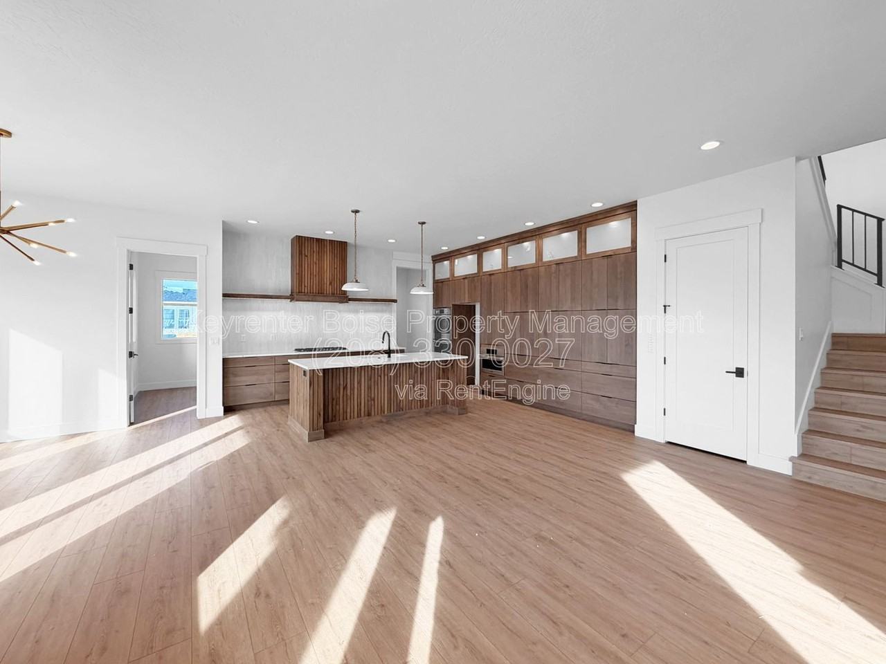 891 N Gracie Ave - Photo 2 of 19