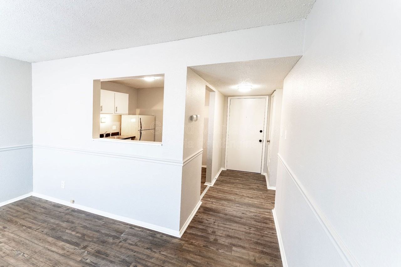 1430 Cambridge Pl #1430-21 - Photo 2 of 24