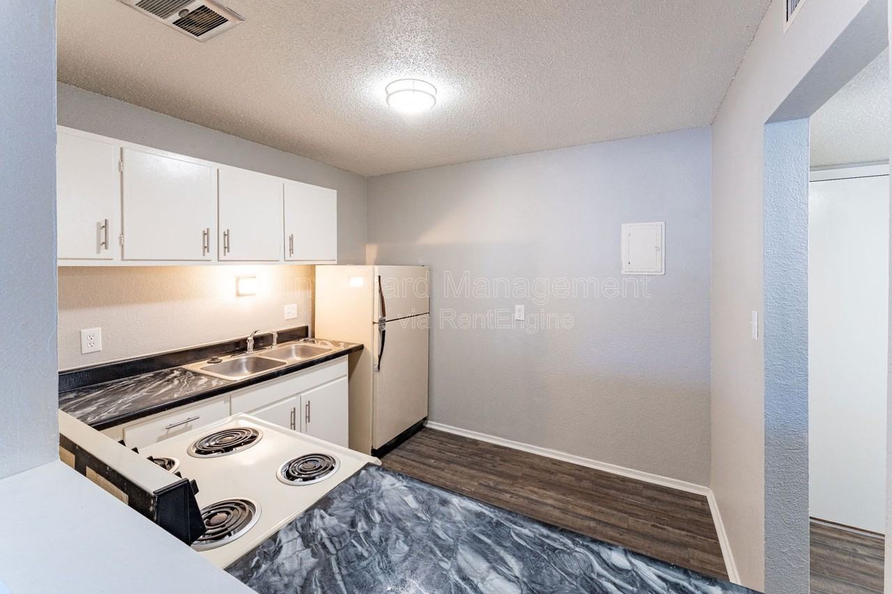 1430 Cambridge Pl #1430-21 - Photo 5 of 24