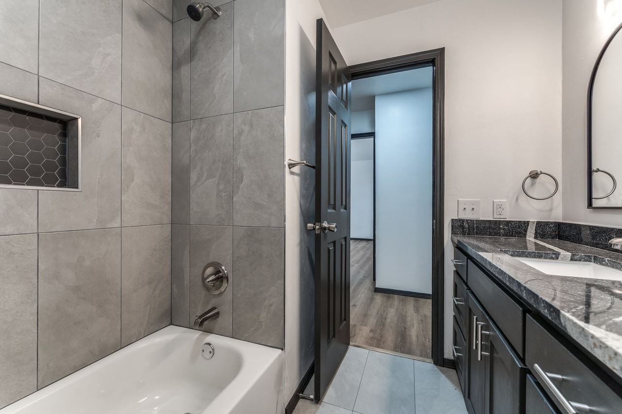 321 Nw 84th St - Photo 5 of 45