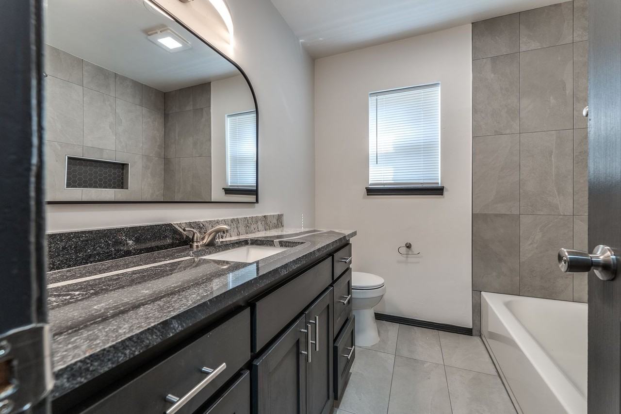 321 Nw 84th St - Photo 6 of 45