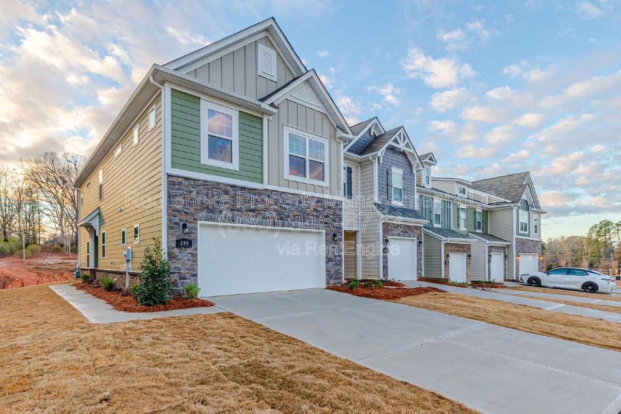 240 Harpers Run Ln - Photo 3 of 26