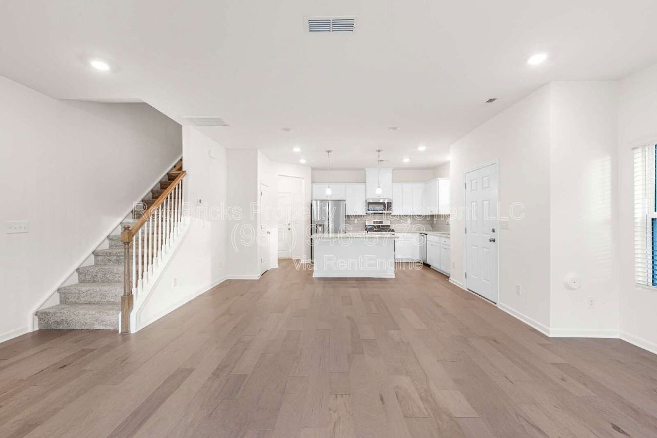 240 Harpers Run Ln - Photo 4 of 26