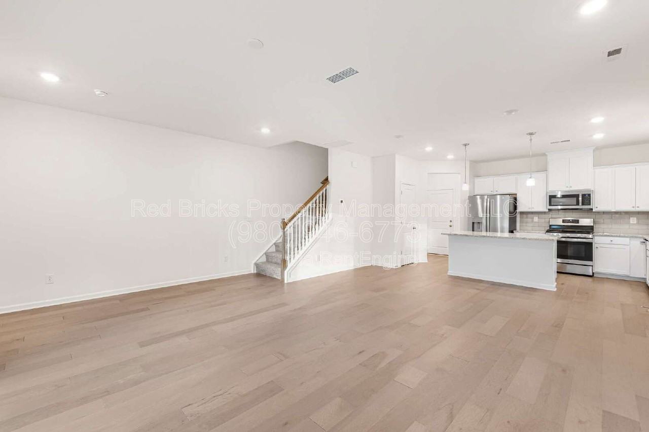 240 Harpers Run Ln - Photo 5 of 26