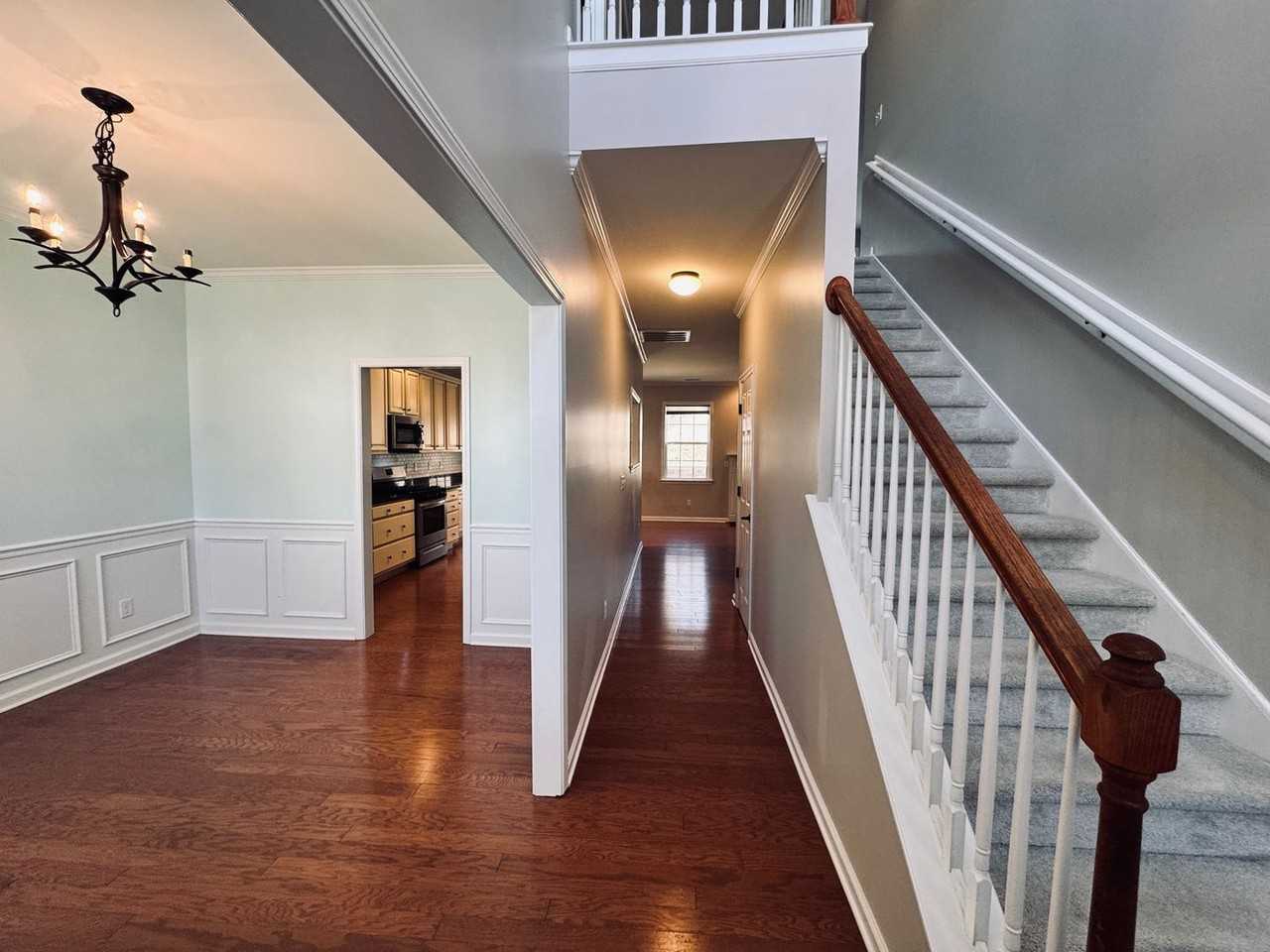 17 Stonebury Dr - Photo 3 of 50