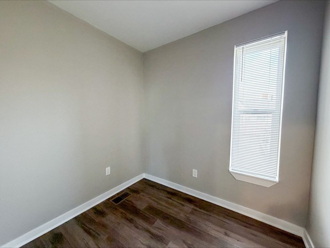 506 23rd Street - Photo 6 of 16