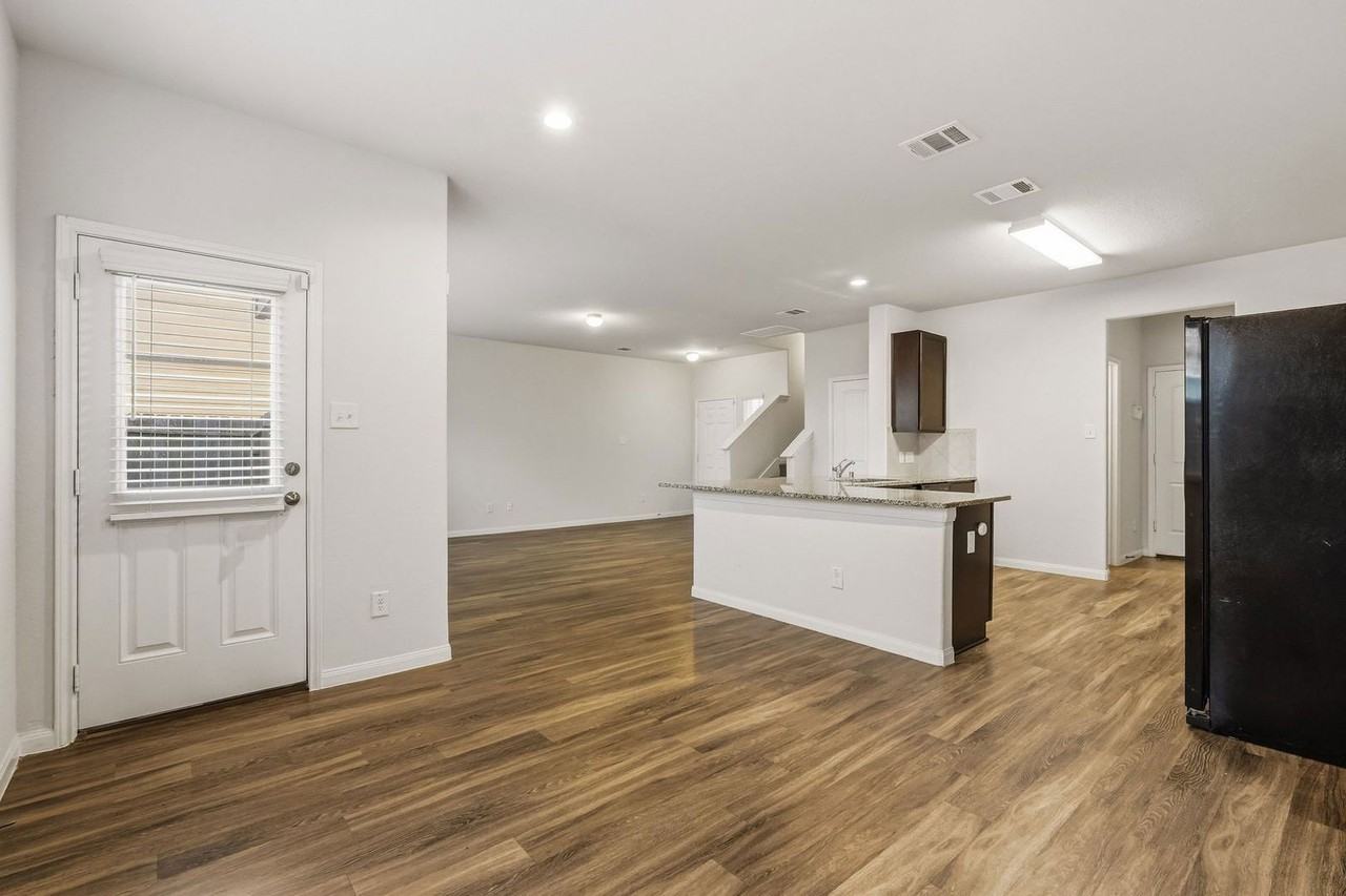 5758 Manning Creek Trl - Photo 7 of 26