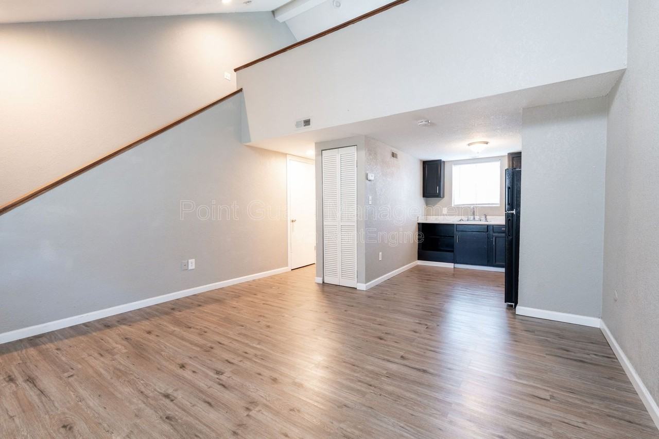 3032 N Arkansas Ave #2 - Photo 2 of 32