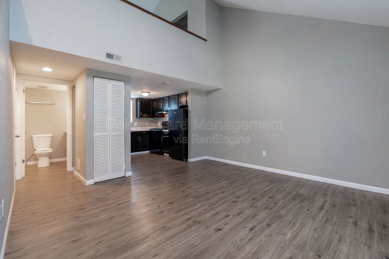 3032 N Arkansas Ave #2 - Photo 3 of 32