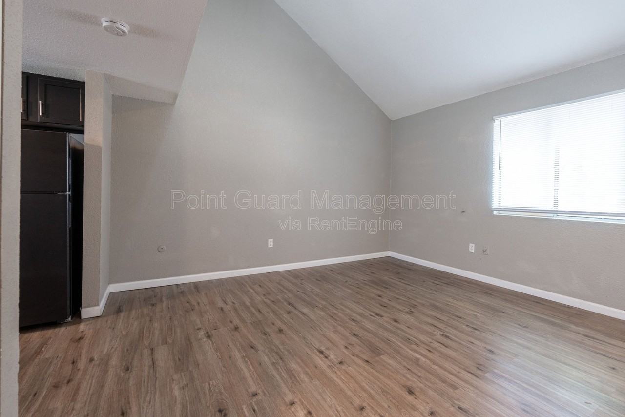 3032 N Arkansas Ave #2 - Photo 5 of 32