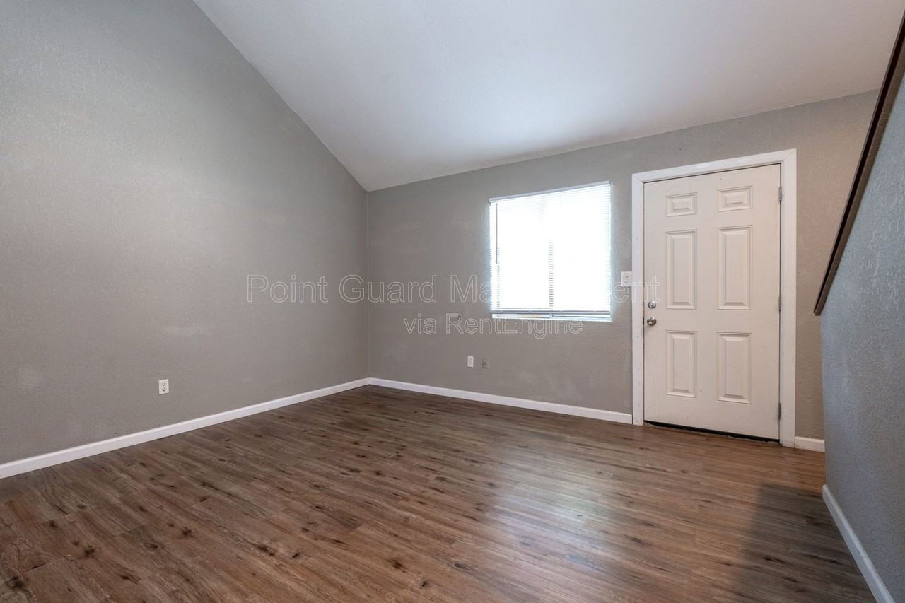 3032 N Arkansas Ave #2 - Photo 6 of 32