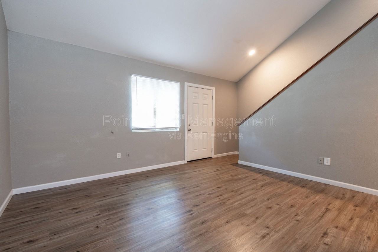 3032 N Arkansas Ave #2 - Photo 7 of 32