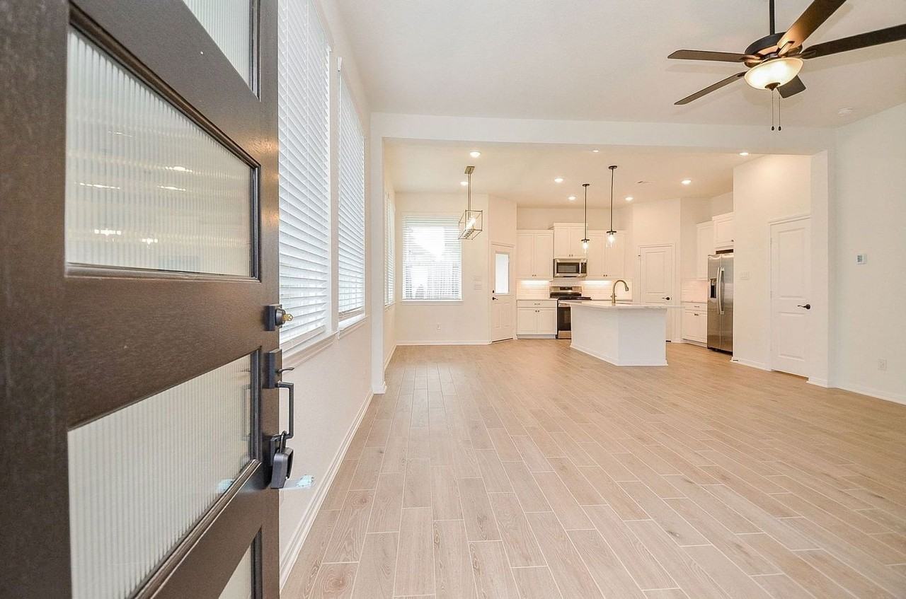 130 W Coralburst Loop - Photo 2 of 26