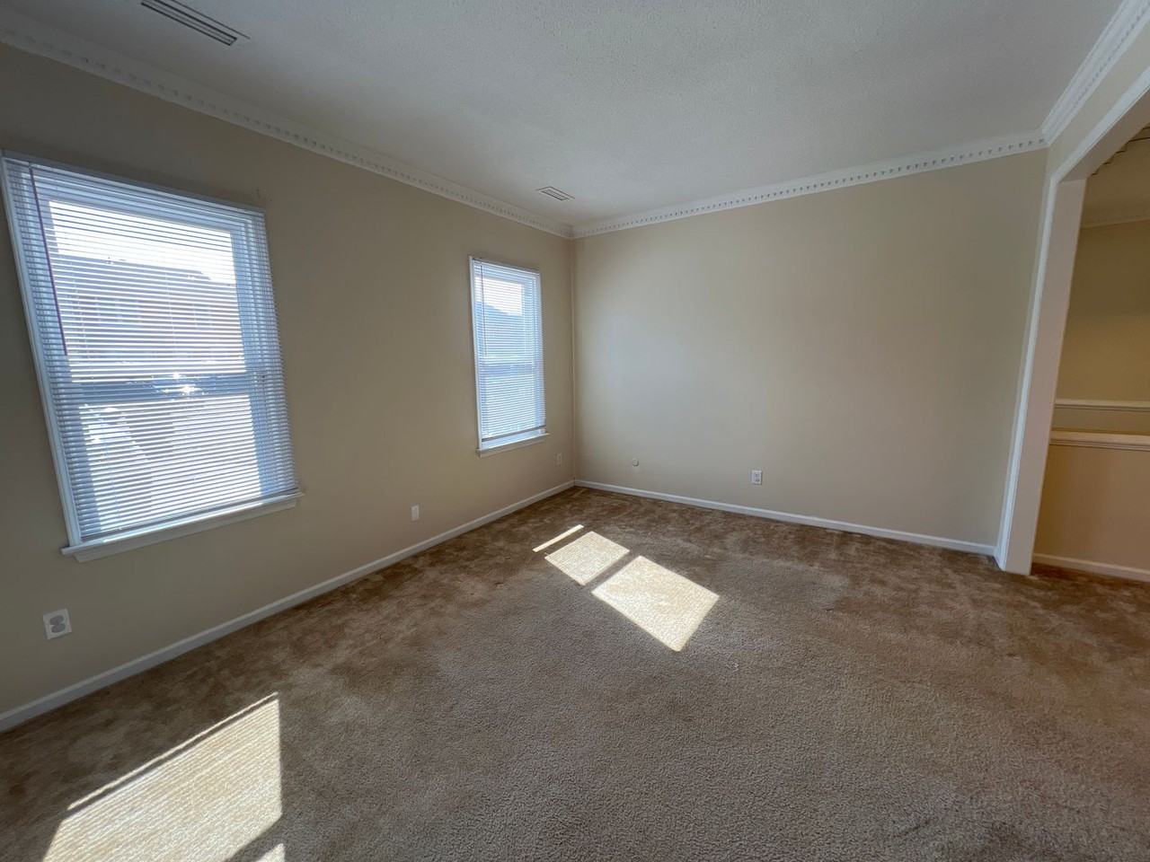 4058 Thomas Jefferson Dr - Photo 2 of 20