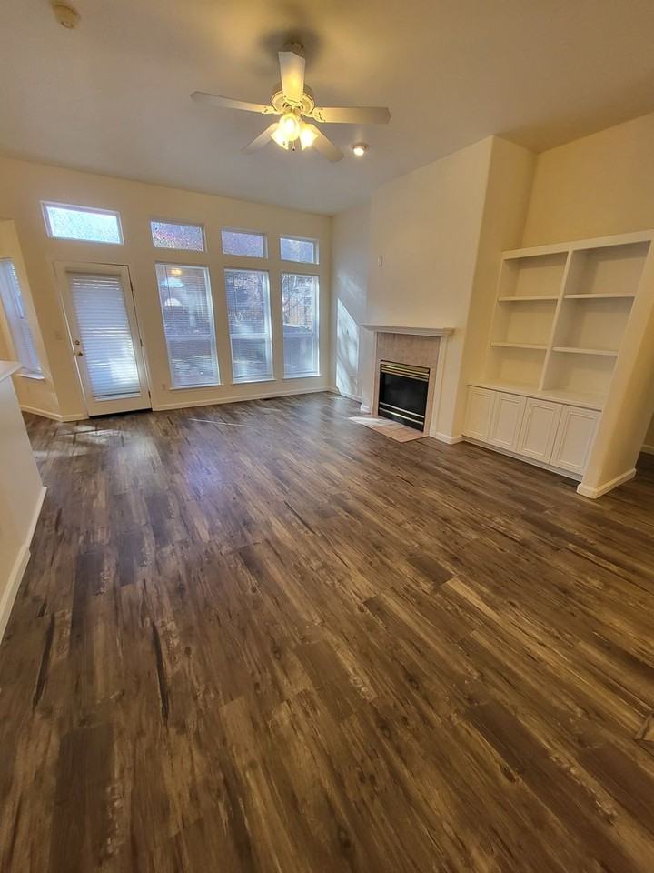 2121 Court Side Cir - Photo 2 of 14