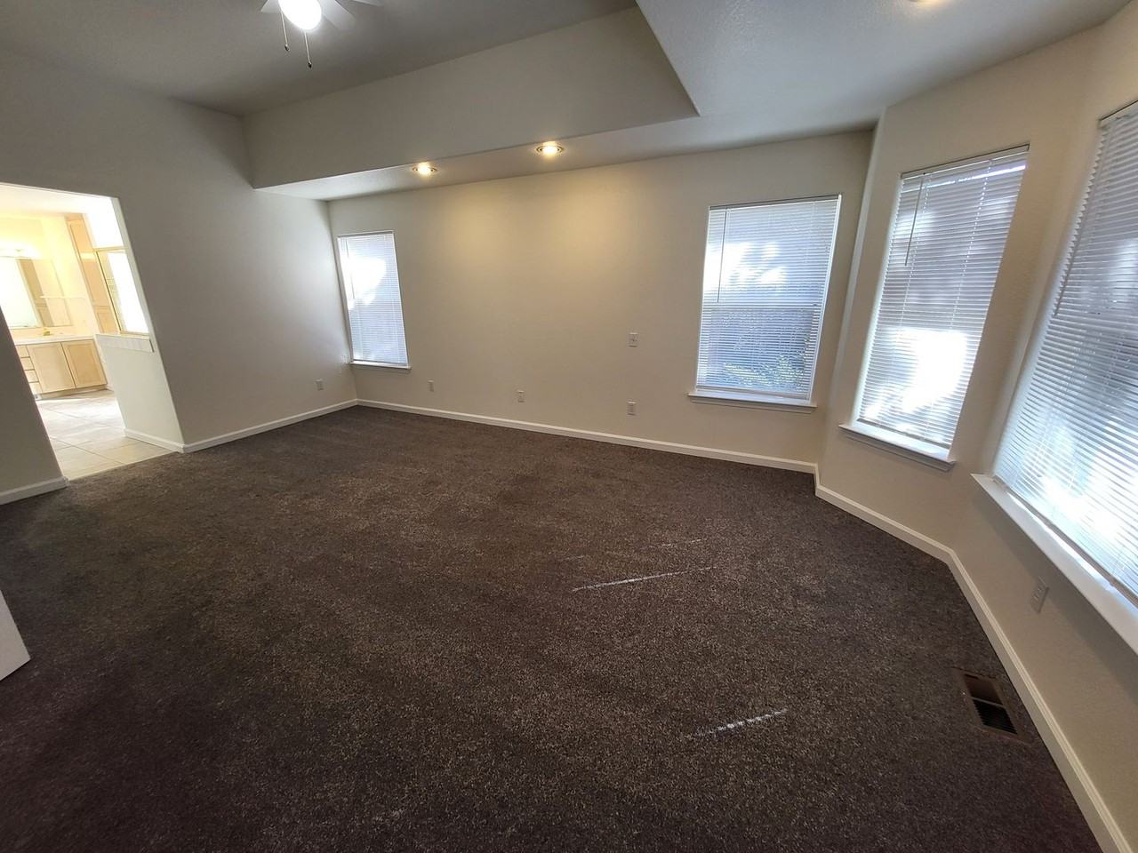 2121 Court Side Cir - Photo 6 of 14