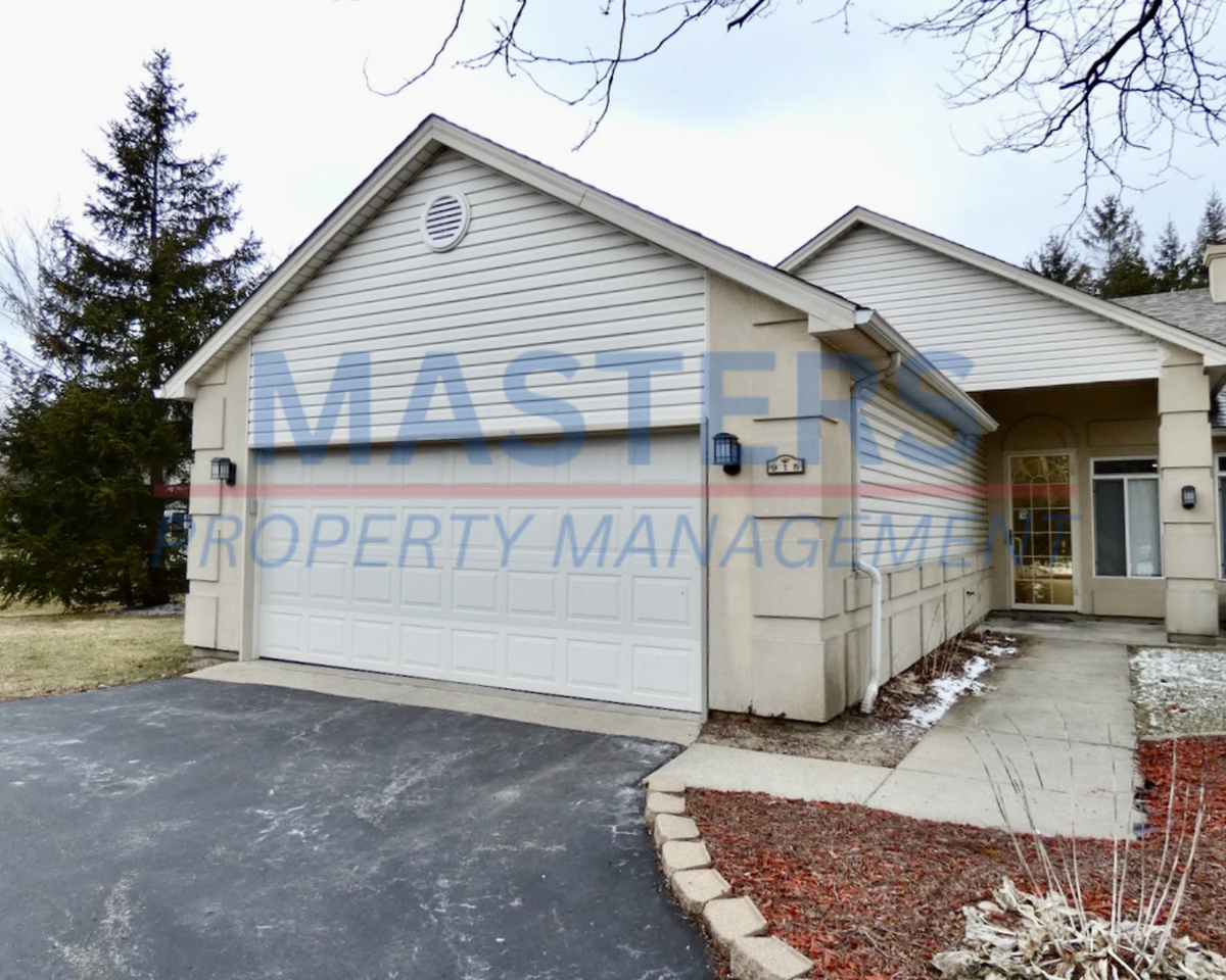 915 Hilltop Ln - Photo 2 of 29