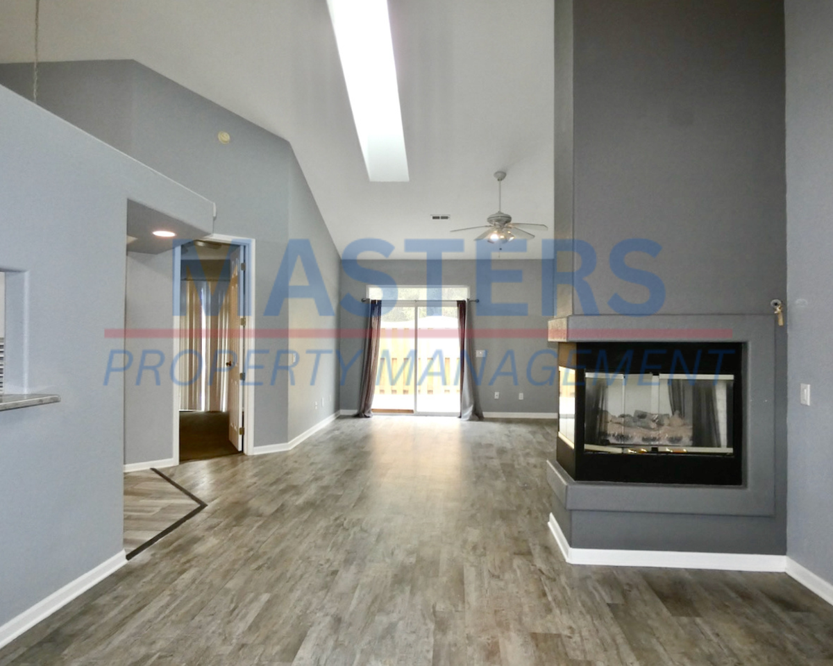 915 Hilltop Ln - Photo 3 of 29