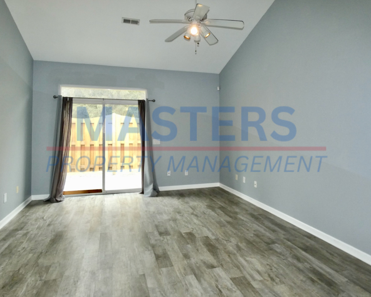 915 Hilltop Ln - Photo 6 of 29